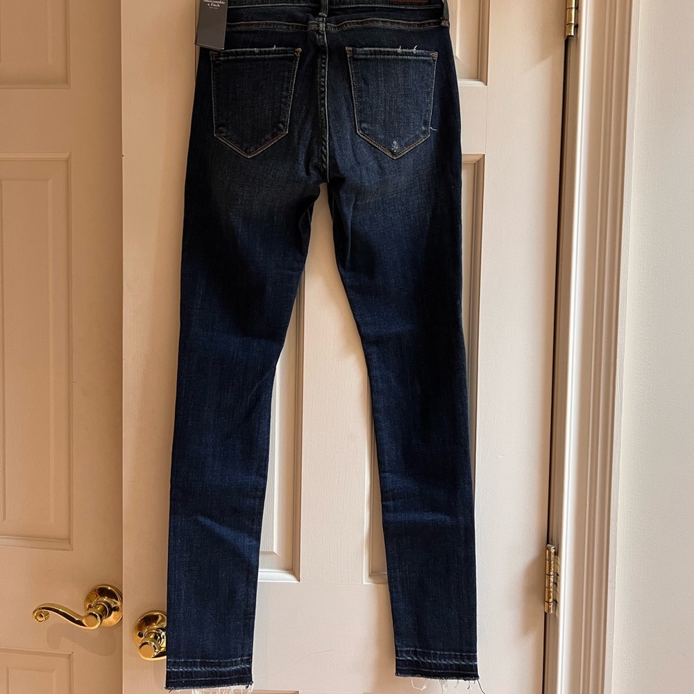Abercrombie and Fitch Harper low rise. Super skinny size 00 R size 24 waist NWT